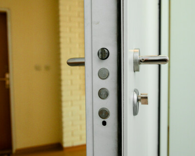 Drzwi metalowe – na co zwrócić uwagę podczas wyboru drzwi do firmy?